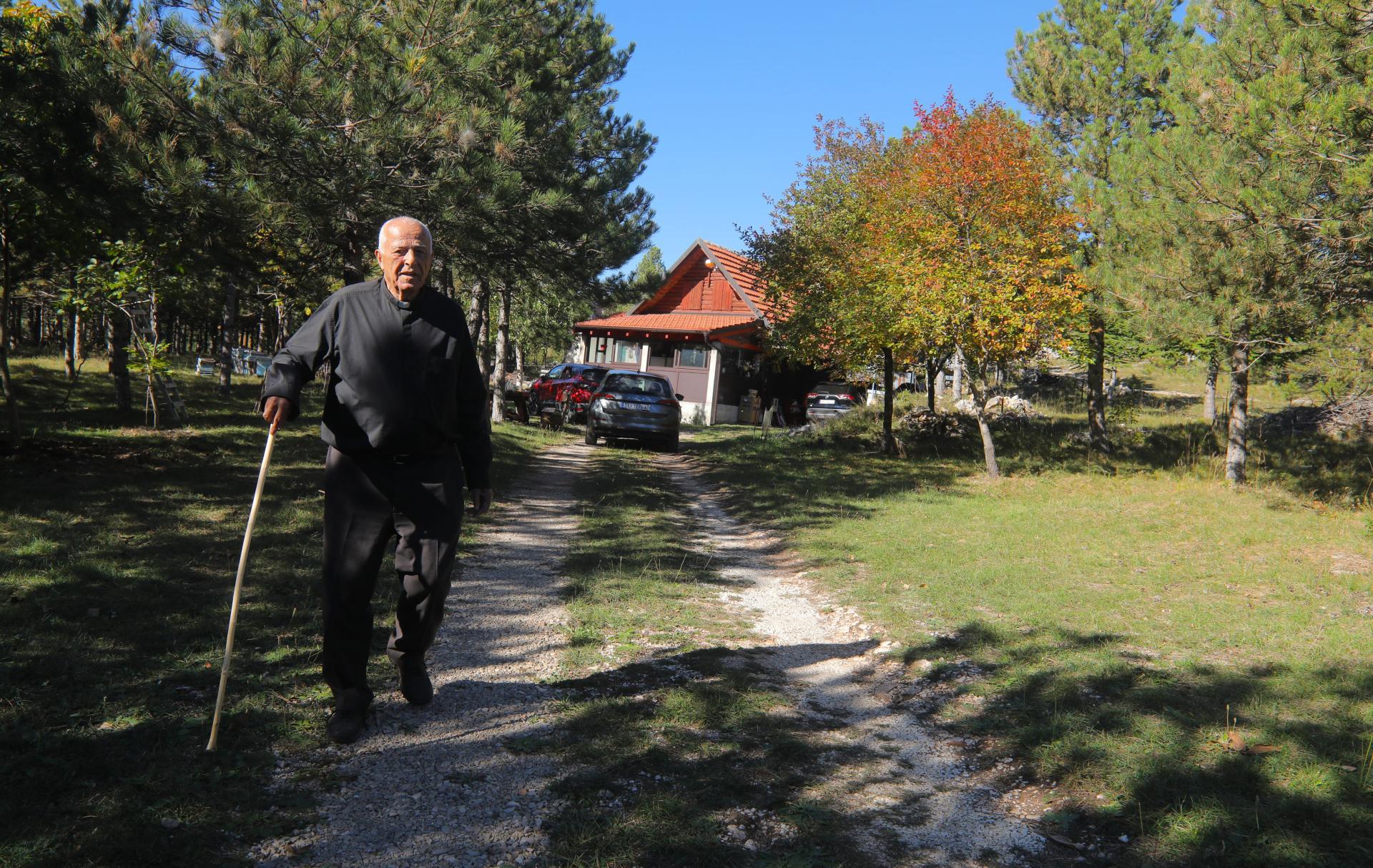 Don Tone dobar dio godine provodi na Kamešnici